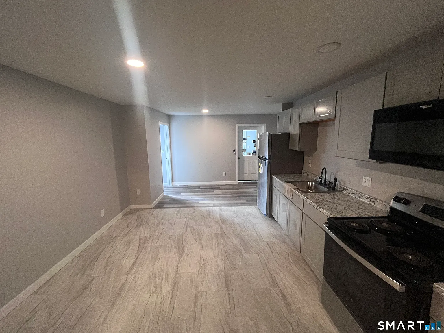 4 bed, 2.0 bath, 2050 sqft, $2,500 — Photo 4