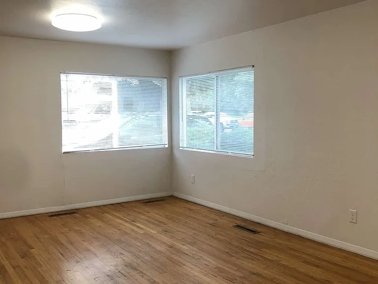1017 W Mulberry St — Photo 3