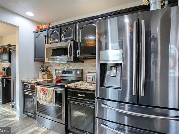 5th image of 313 Weatherstone Dr