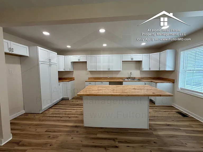 703 W 7th St — Photo 6