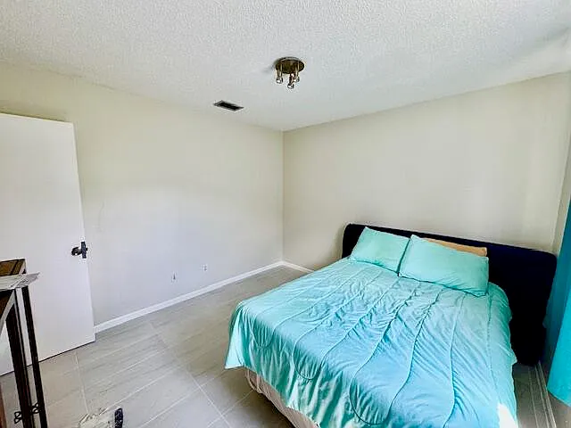 2810 NW 8th Ct — Photo 7