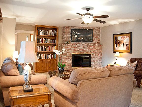 5th image of 2525 E Vine Court W