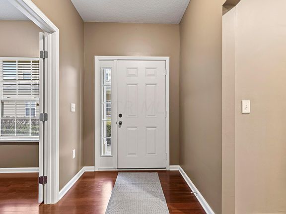 3rd image of 1421 Carylake Cir
