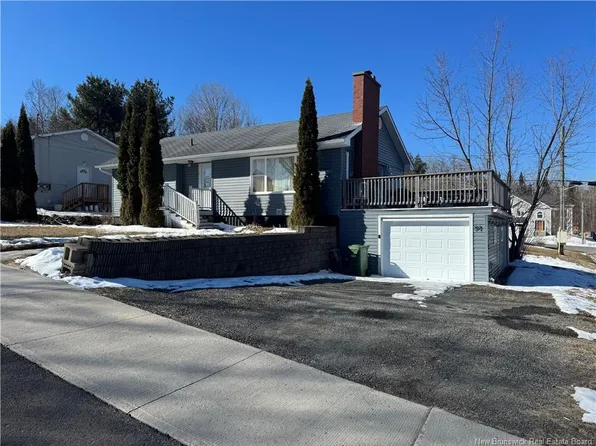 91 Fairview Dr, Fredericton, NB E3C 1K3