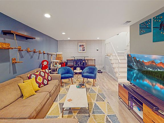 4th image of 60 Skyline Dr #60