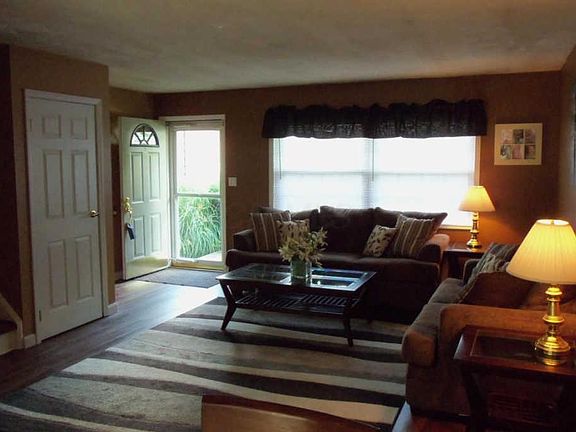 4th image of 449 Barwood Dr