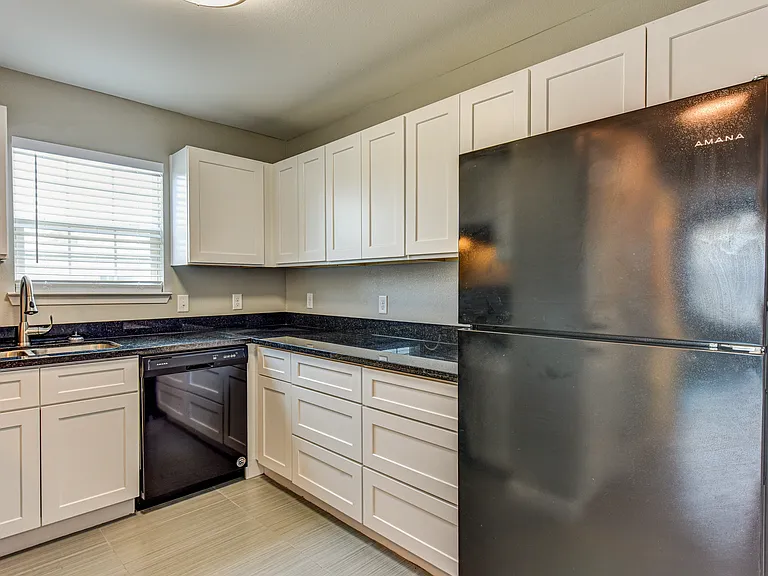 St. Laurent Apartments — Photo 19