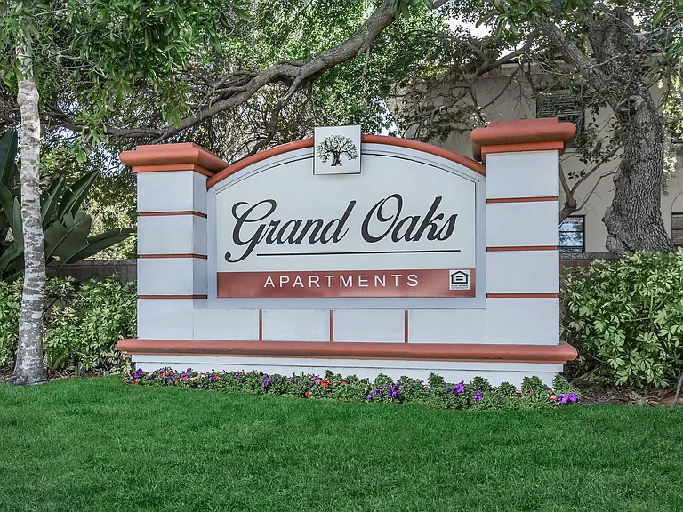 Grand Oaks — Photo 17