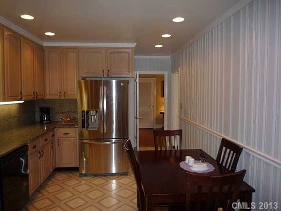 5th image of 2217 Lakeview Cres