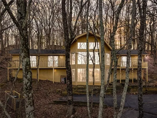 862 Lake Arrowhead Dr, Waleska, GA 30183