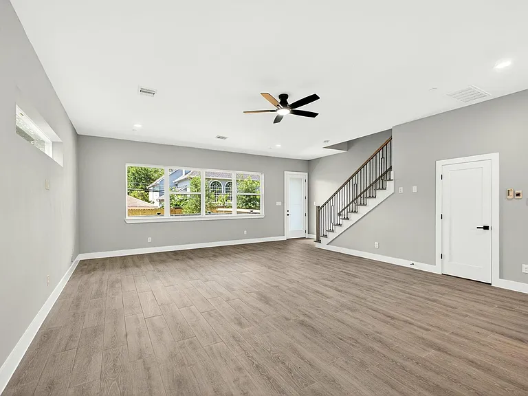 4517 Larch Ln — Photo 16