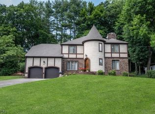 27 Howell Rd, Mountain Lakes, NJ 07046