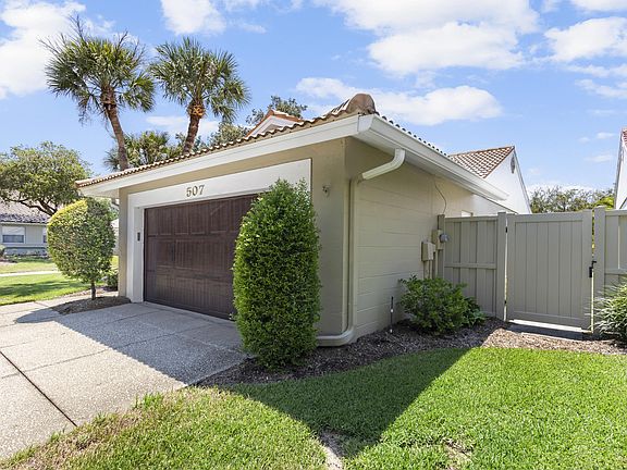 2nd image of 507 Padua Cir NE
