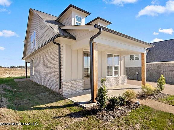 3rd image of 878 Coahoma Ct