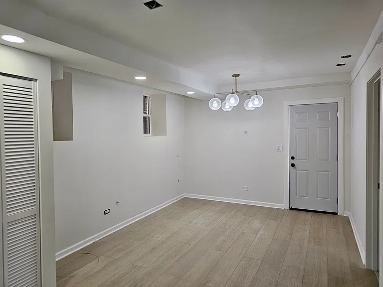 2133 W Evergreen Ave #G — Photo 3