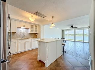 450 Treasure Island Cswy APT 111, Treasure Island, FL 33706