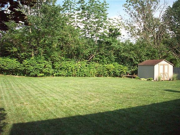 4th image of 1046 Drake Ct