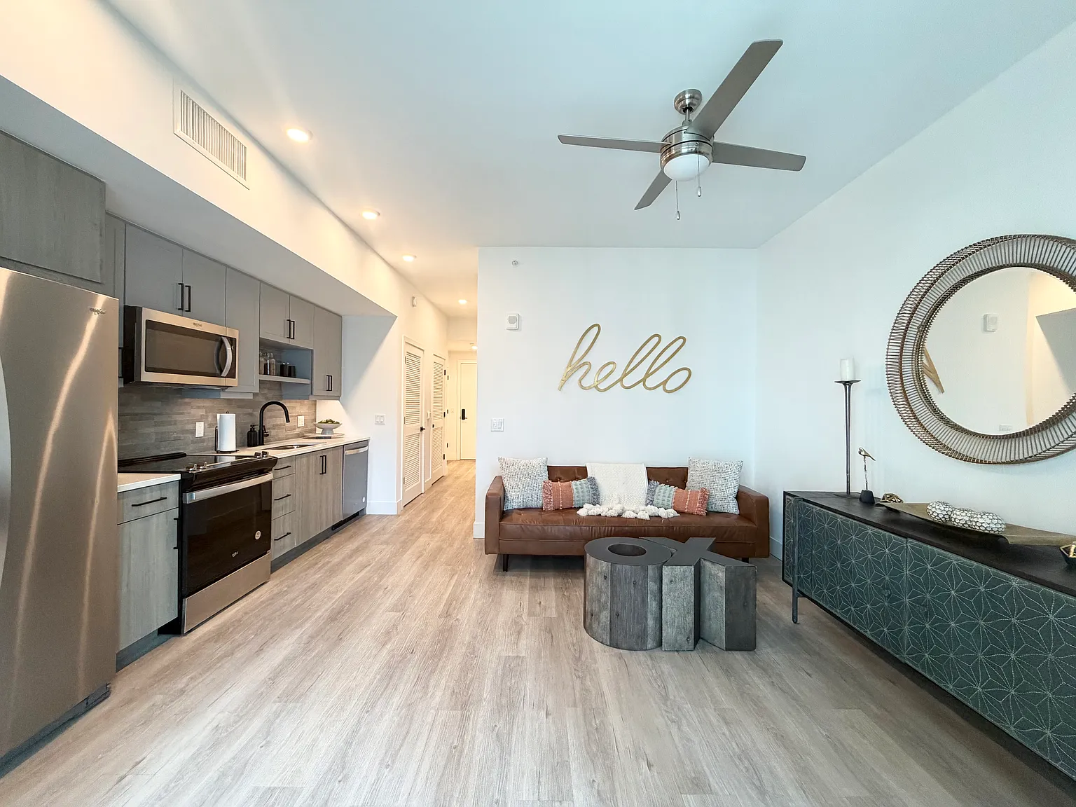 1 bed, 550 sqft, $1,970 — Photo 2