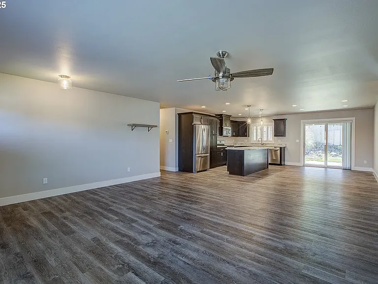 325 Brady Ln — Photo 4