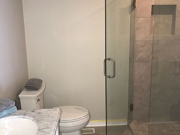 3rd image of 142 Hawthorne Dr
