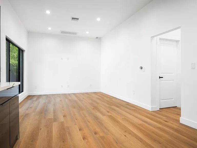 6443 Oakdale Ave — Photo 13
