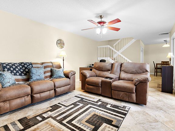 3rd image of 3816 38th Way Unit 3816