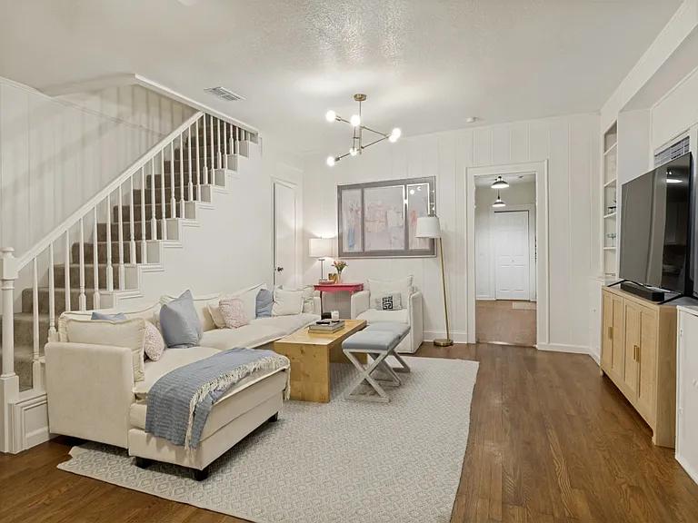 5318 Vanderbilt Ave — Photo 2