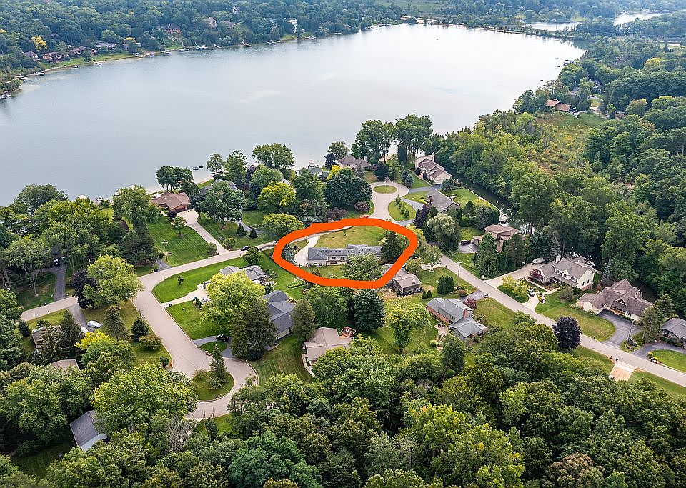 House and Deer Lake