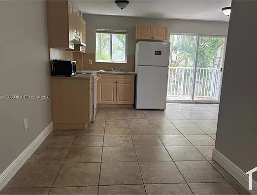 948 SW 3rd St — Photo 13