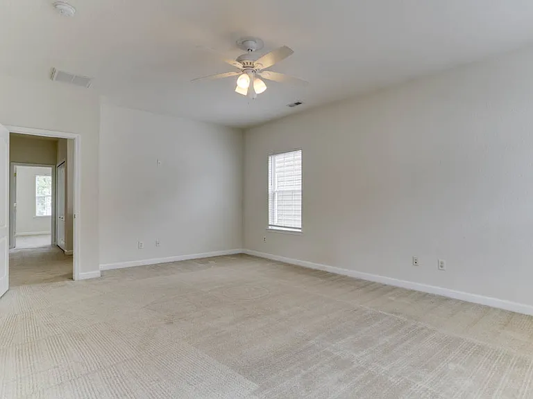 528 Normandy St — Photo 27