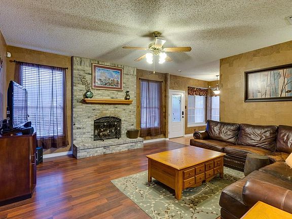 5th image of 903 Felicia Ln