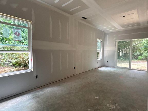 3rd image of 405 Emerald Landing Drive
