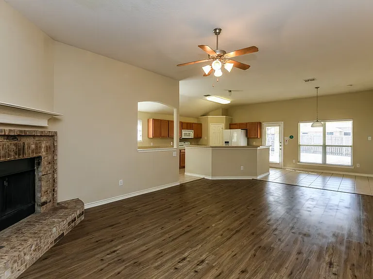 3912 Big Thicket Dr — Photo 3
