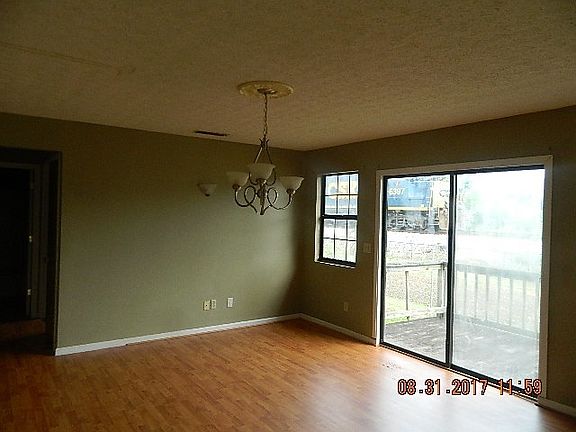3rd image of 1223 Winifred St
