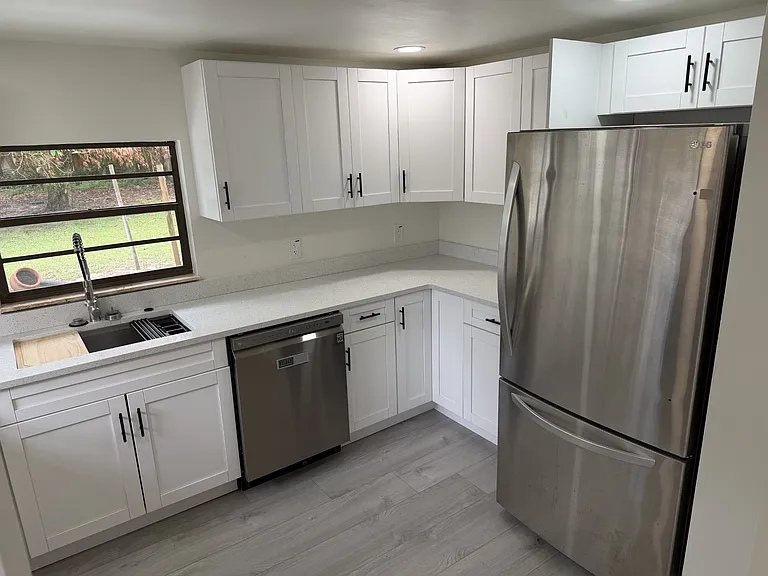 539 Sunset Blvd — Photo 22