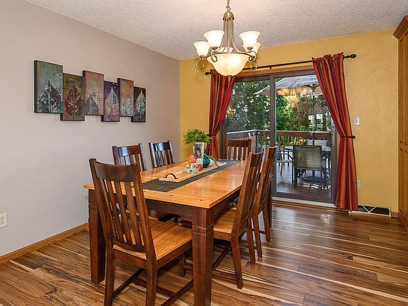 5th image of 712 16th Ave NW