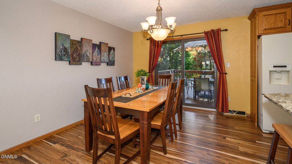 712 16th Ave NW, Mandan, ND - View 5