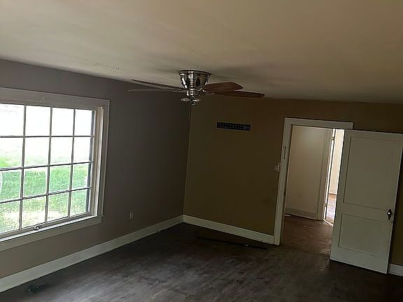 4th image of 913 W Calhoun