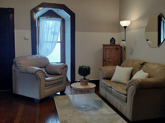 2nd image of 731 Kimbark St #3