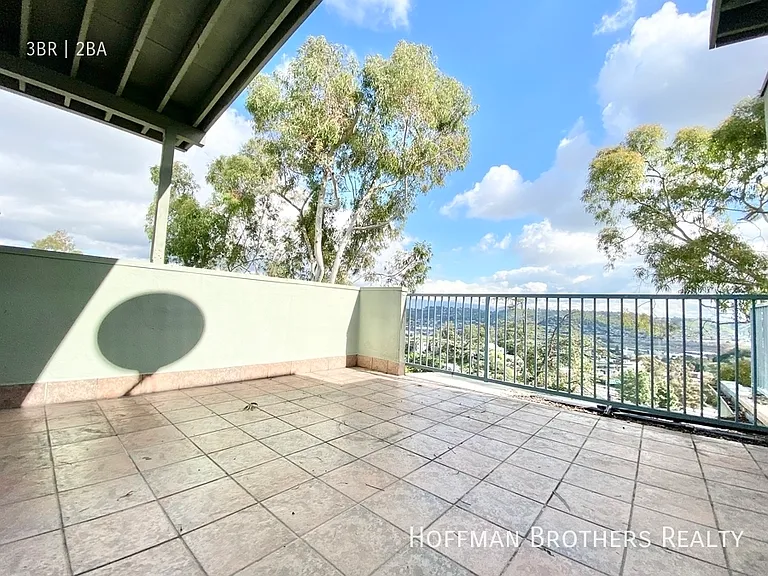 2342 Silver Ridge Ave #1 — Photo 2