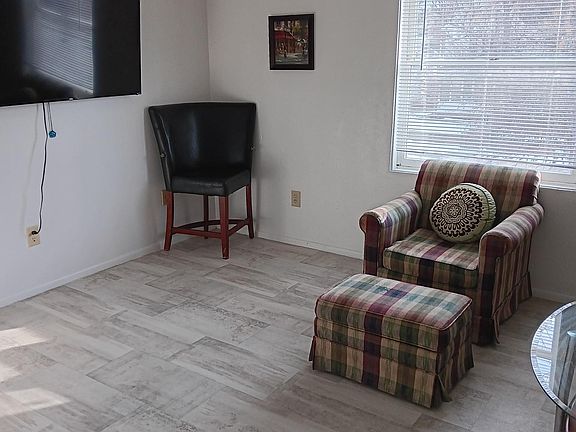 4th image of 703 5th Ave N #C
