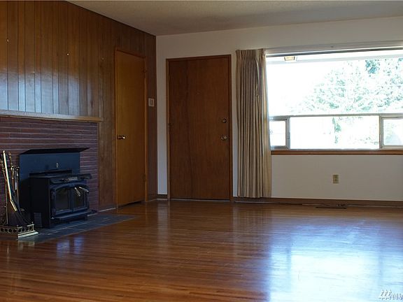 3rd image of 2711 N Huson St