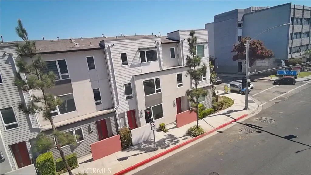 3 bed, 1800 sqft, $3,995 — Photo 3