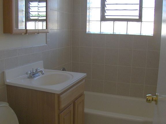 5th image of 4649 W 95th St #B