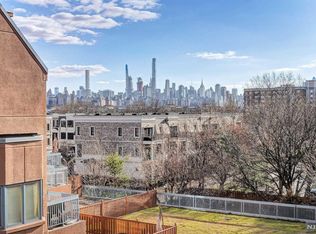 501 Chase Ct, Edgewater, NJ 07020