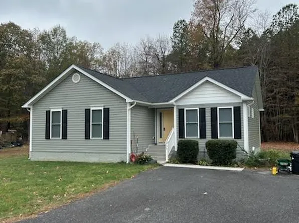 435 Wakefield Dr, Colonial Beach, VA 22443