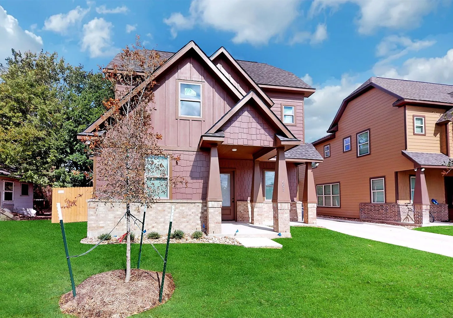 605 Banks Street — Photo 1