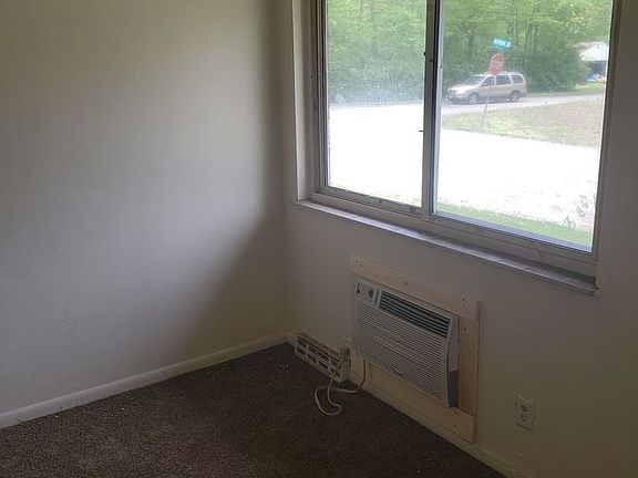 3rd image of 4938 Queens Ave