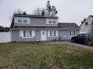 66 Old Farm Rd, Levittown, NY 11756