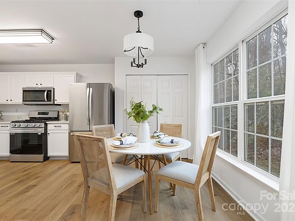 4th image of 3802 Brookchase Ln